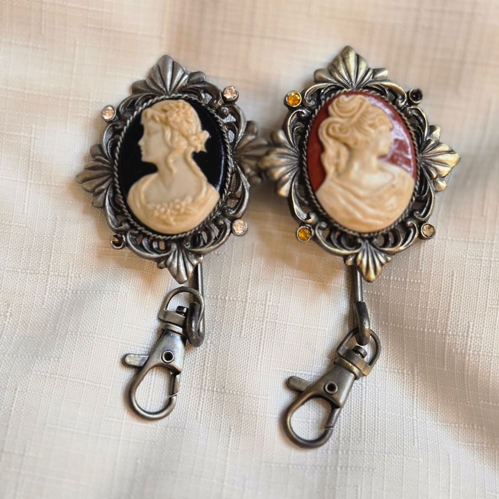 VTG Cameo Portrait Keychain Bag Charm Set 2 Piece Black Red Silver Tone Hook